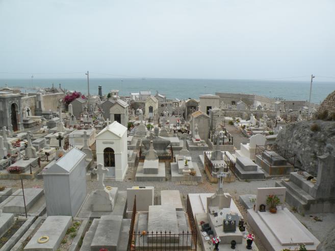  cimetière marin avec vue sur la mer
